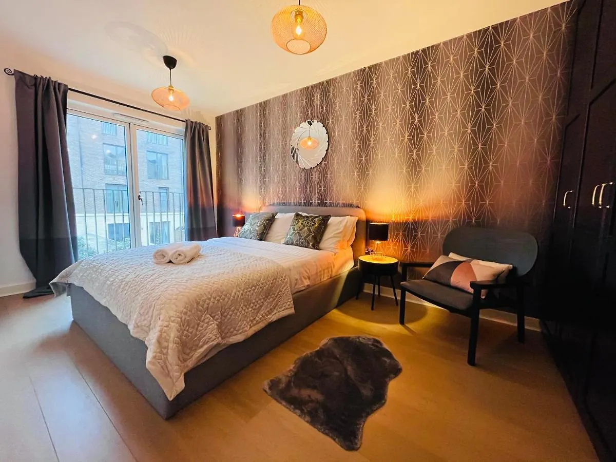Olympic Family Home, With Own Garden Bliss London Holiday home