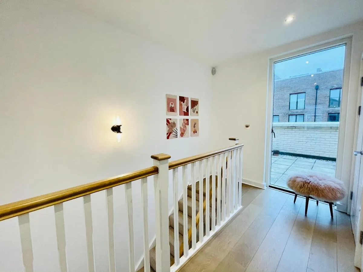 Olympic Family Home, With Own Garden Bliss London 0*,  United Kingdom
